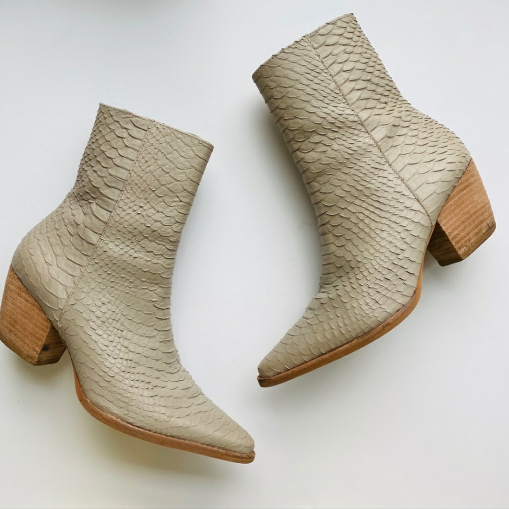 Free People Matisse snakeskin gray ankle booties